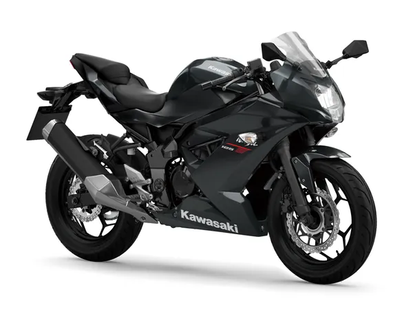 Kawasaki Ninja 125, front three quarter view, Ebony / Metallic Carbon Gray