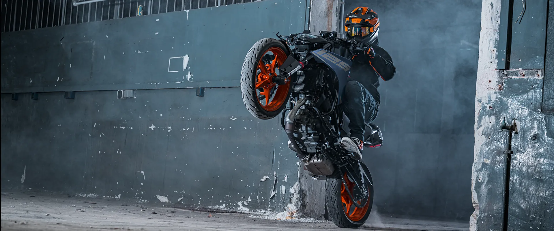 KTM Duke 125, front three-quarter view